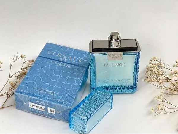 Lịch sử nước hoa Versace Man Eau Fraiche